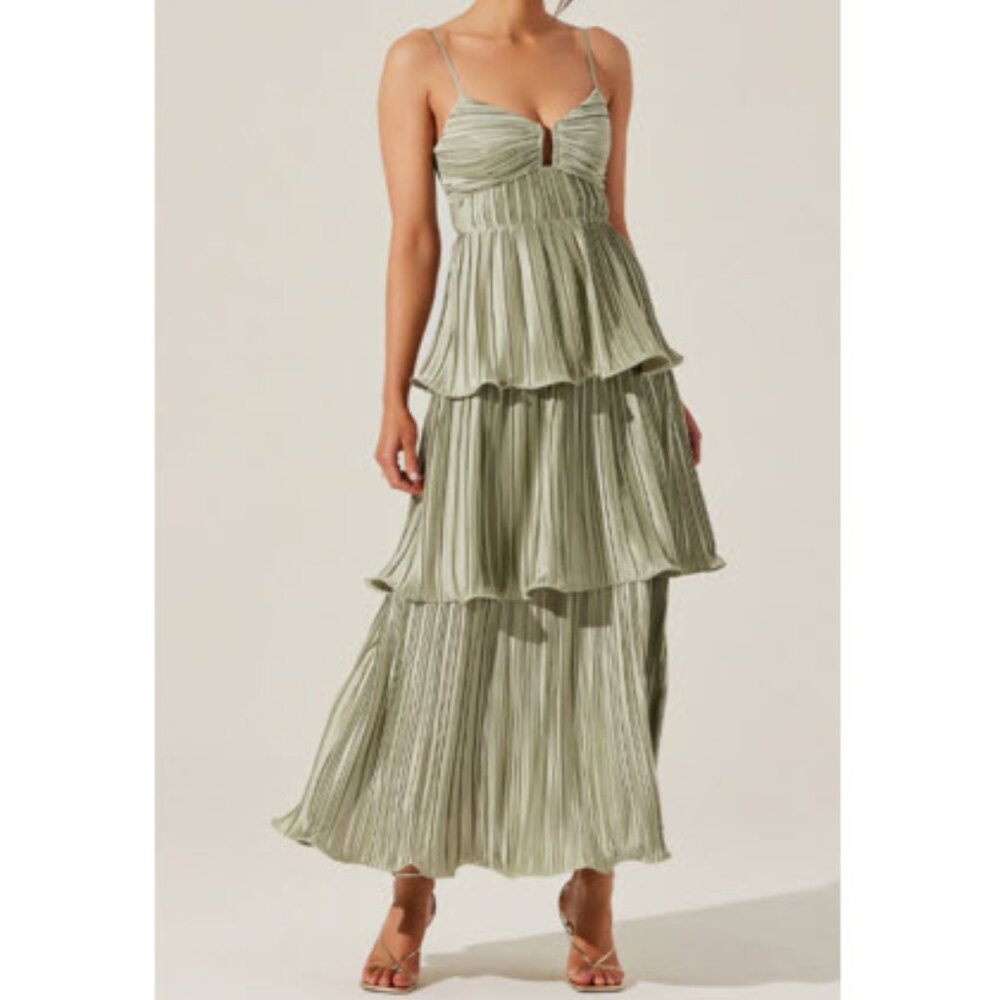 ASTR The Label Lupin Sweetheart Neck Sleeveless Plisse Tiered Maxi Dress